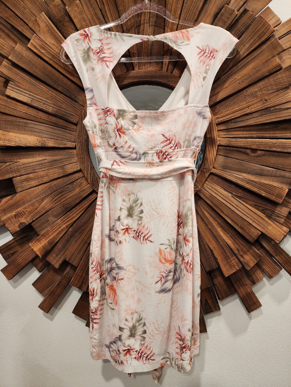 Guess Floral Tie-Waist V-Neck Summer Dress in Blush Floral Sz 0 With Mask - Picture 3 of 5